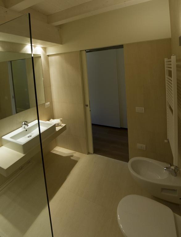 La Casa Del Porto Apartman Lovere Szoba fotó