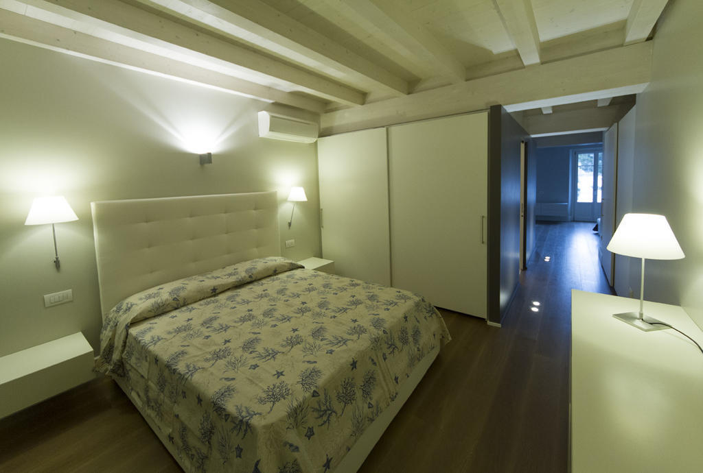 La Casa Del Porto Apartman Lovere Szoba fotó